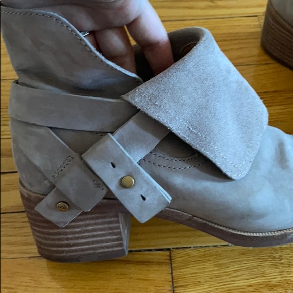 UGG NUBUCK LEATHER ANKLE BOOTS - Picture 2 of 4